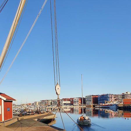 50 M Till Bad I Centrala Skaerhamn Skärhamn Exterior foto