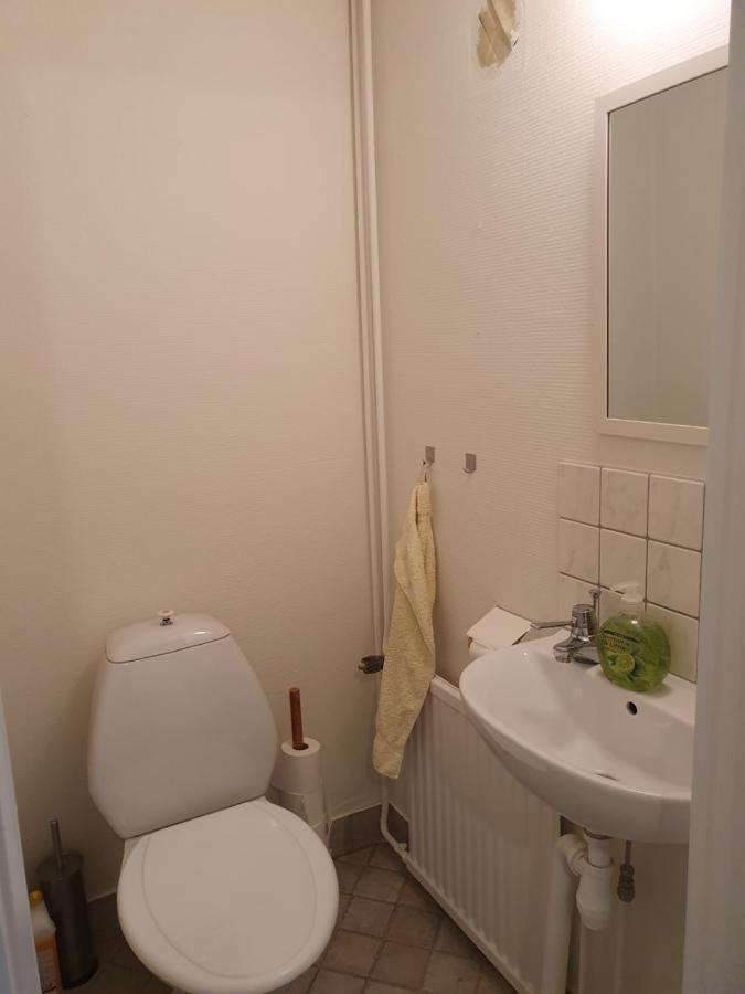 50 M Till Bad I Centrala Skaerhamn Skärhamn Exterior foto