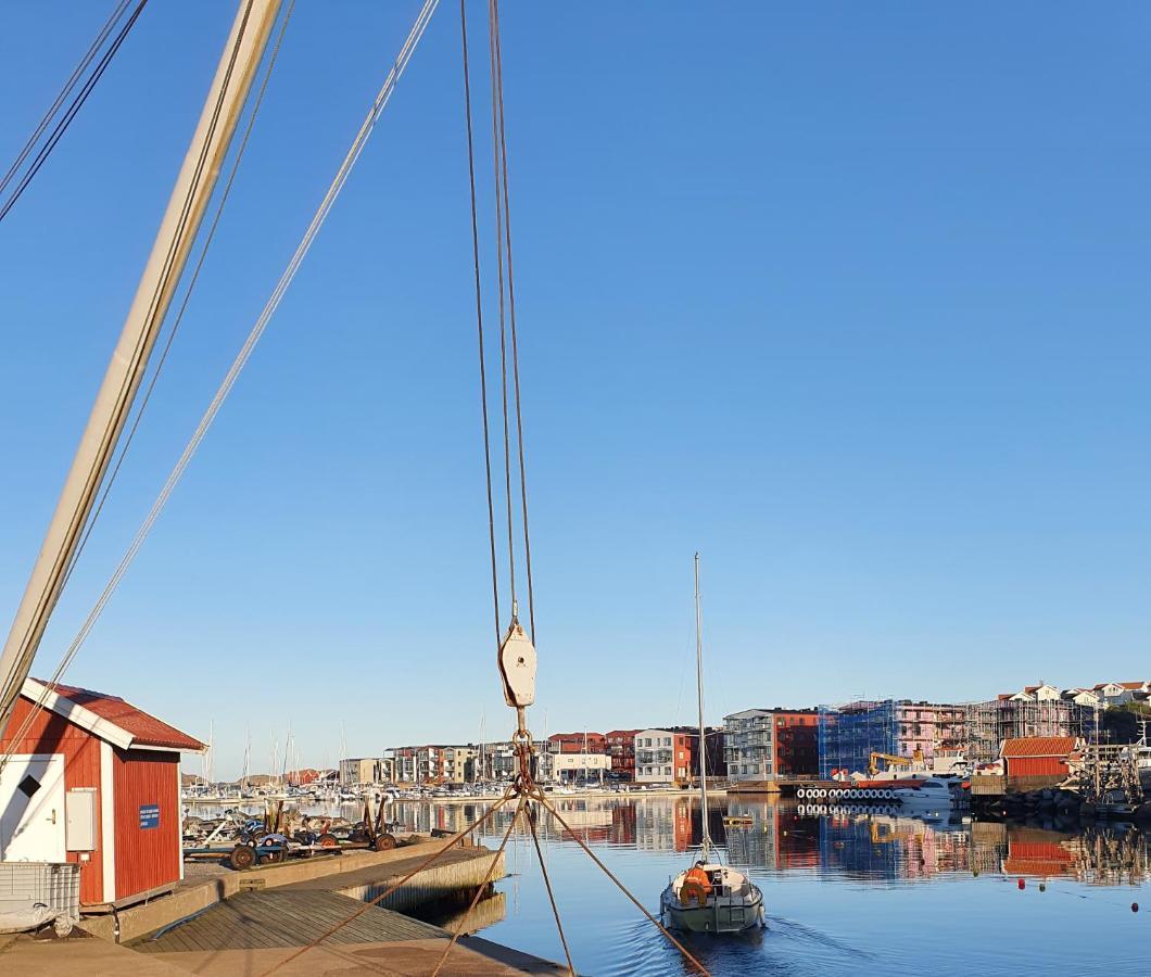 50 M Till Bad I Centrala Skaerhamn Skärhamn Exterior foto